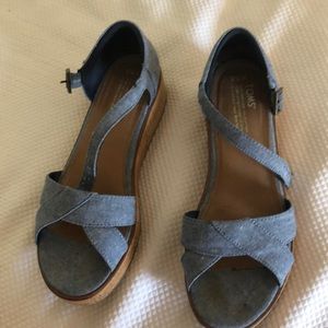 Toms Harper wedge sandal size 9.5